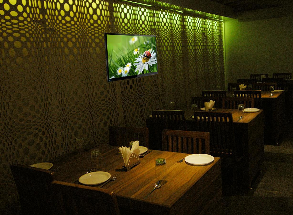 נאסיק Oyo 10672 Hotel Riviera מראה חיצוני תמונה