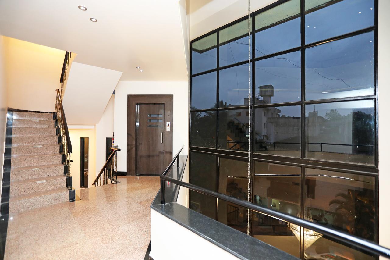 נאסיק Oyo 10672 Hotel Riviera מראה חיצוני תמונה