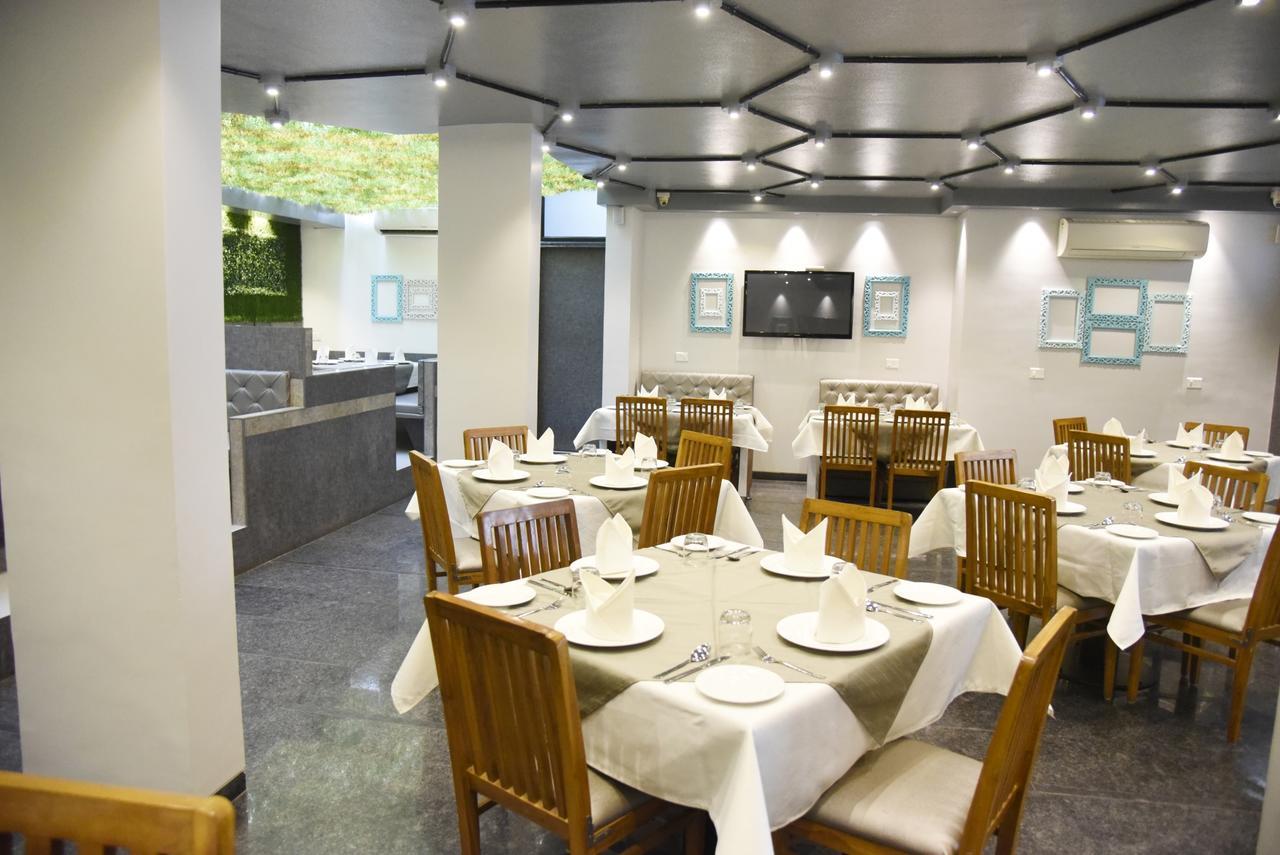 נאסיק Oyo 10672 Hotel Riviera מראה חיצוני תמונה