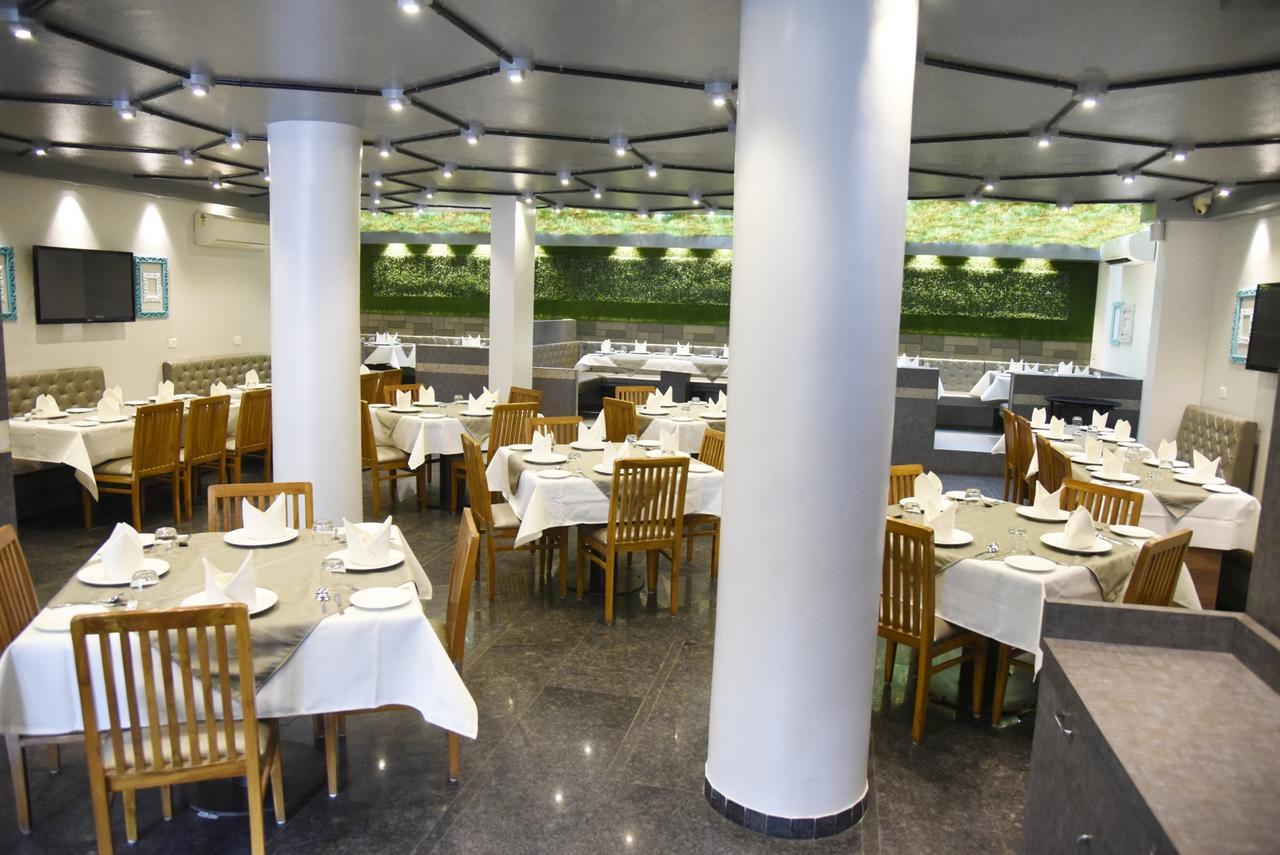 נאסיק Oyo 10672 Hotel Riviera מראה חיצוני תמונה