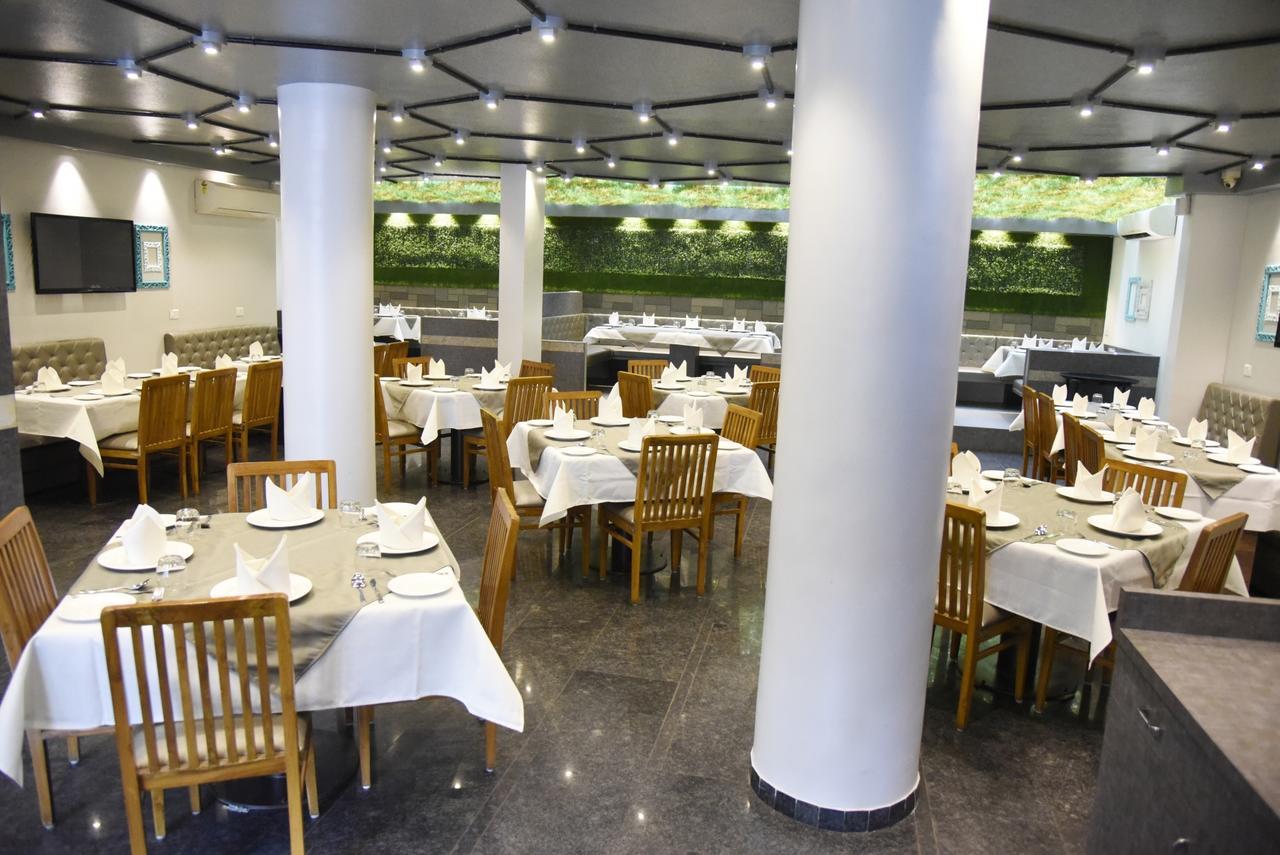 נאסיק Oyo 10672 Hotel Riviera מראה חיצוני תמונה