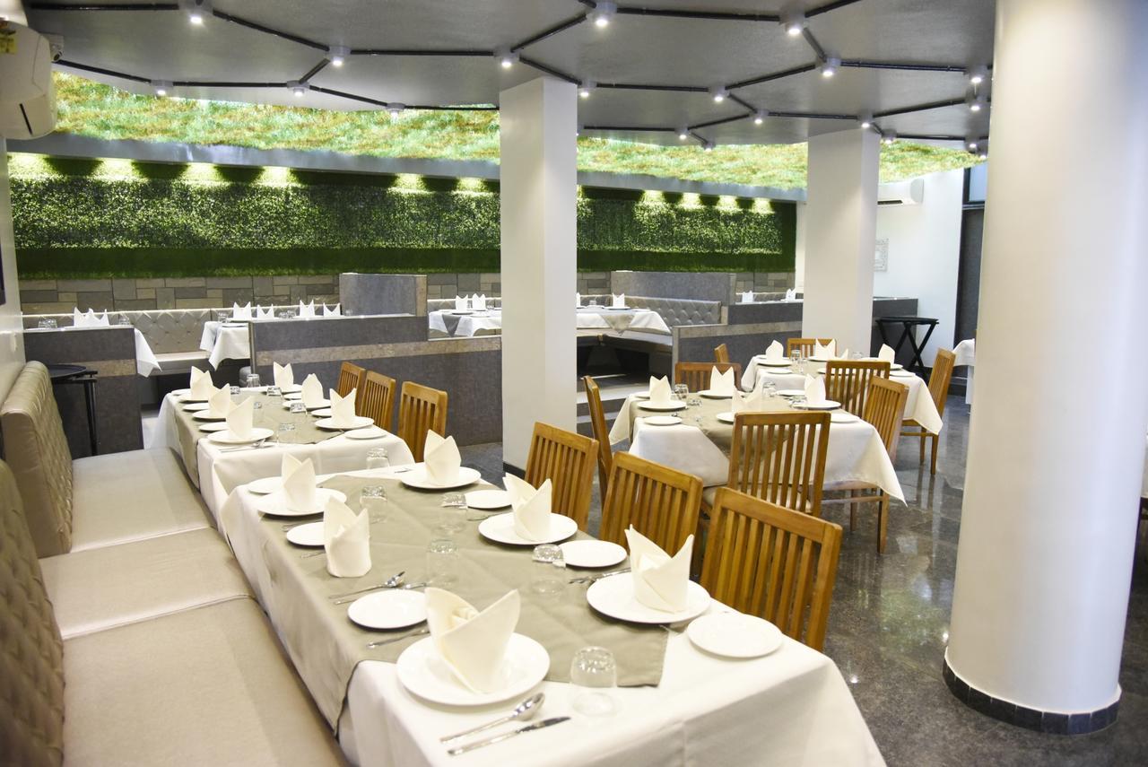 נאסיק Oyo 10672 Hotel Riviera מראה חיצוני תמונה
