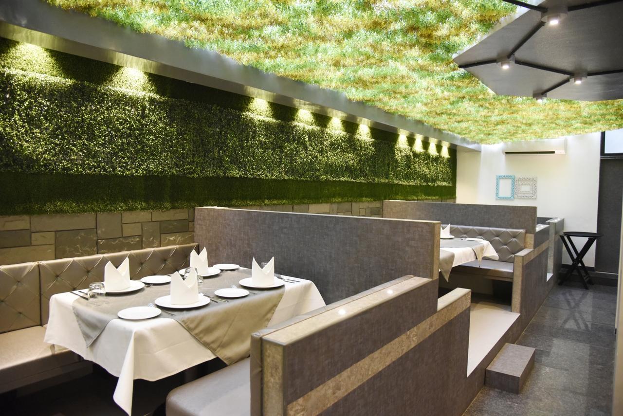 נאסיק Oyo 10672 Hotel Riviera מראה חיצוני תמונה
