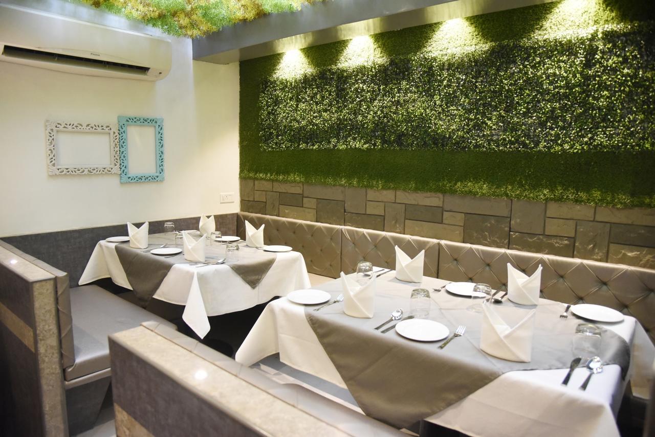 נאסיק Oyo 10672 Hotel Riviera מראה חיצוני תמונה