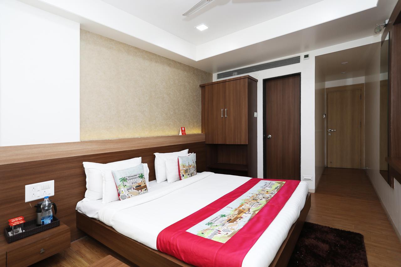 נאסיק Oyo 10672 Hotel Riviera מראה חיצוני תמונה