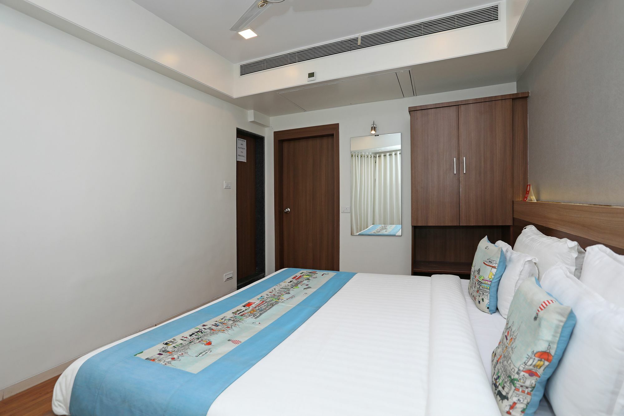נאסיק Oyo 10672 Hotel Riviera מראה חיצוני תמונה