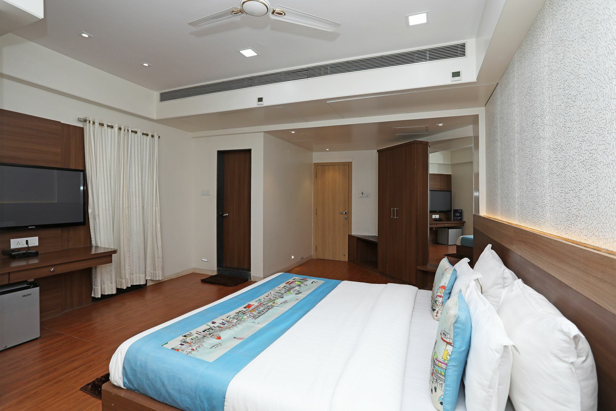 נאסיק Oyo 10672 Hotel Riviera מראה חיצוני תמונה